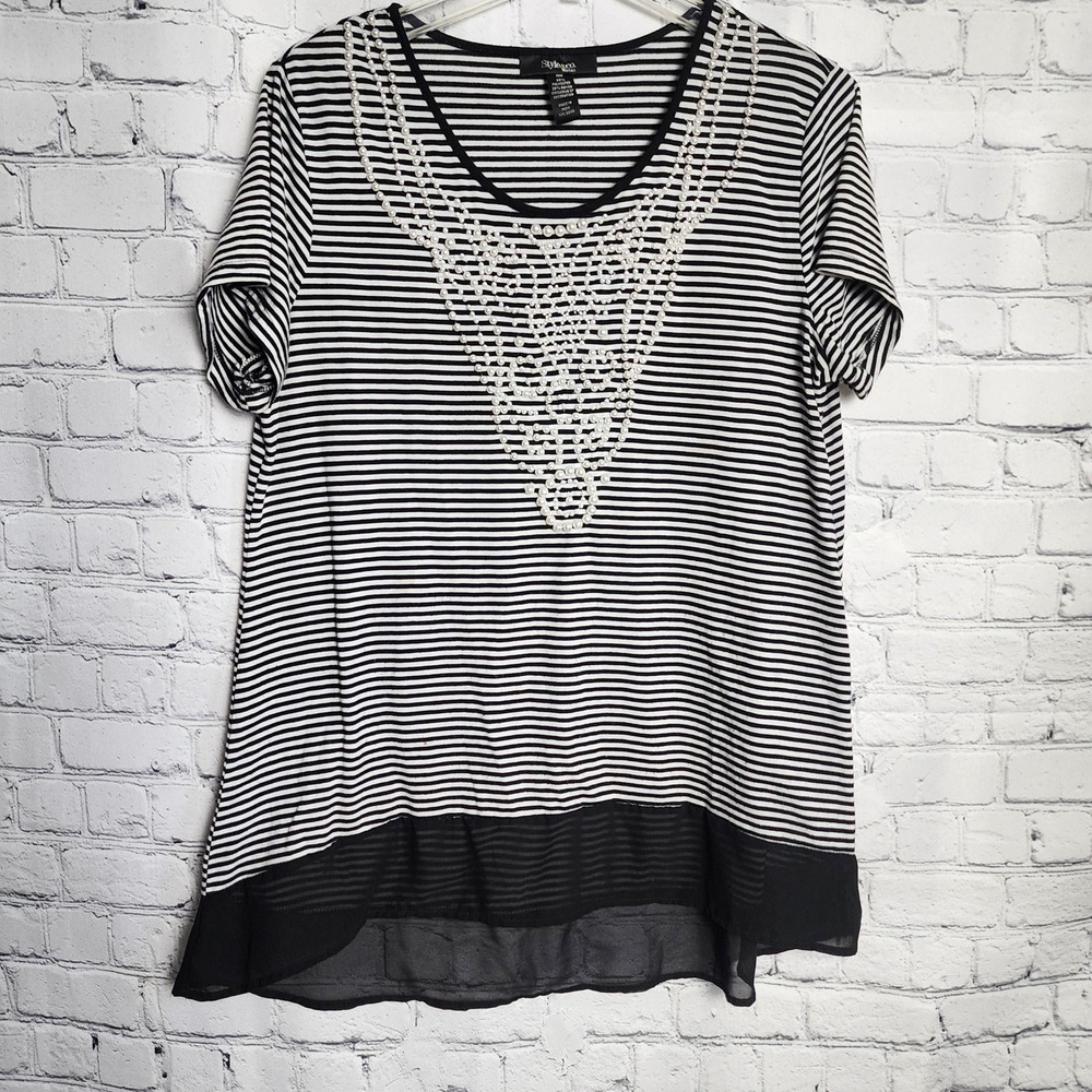 0X / XL black and white striped short sleeve top 2000s flowy top